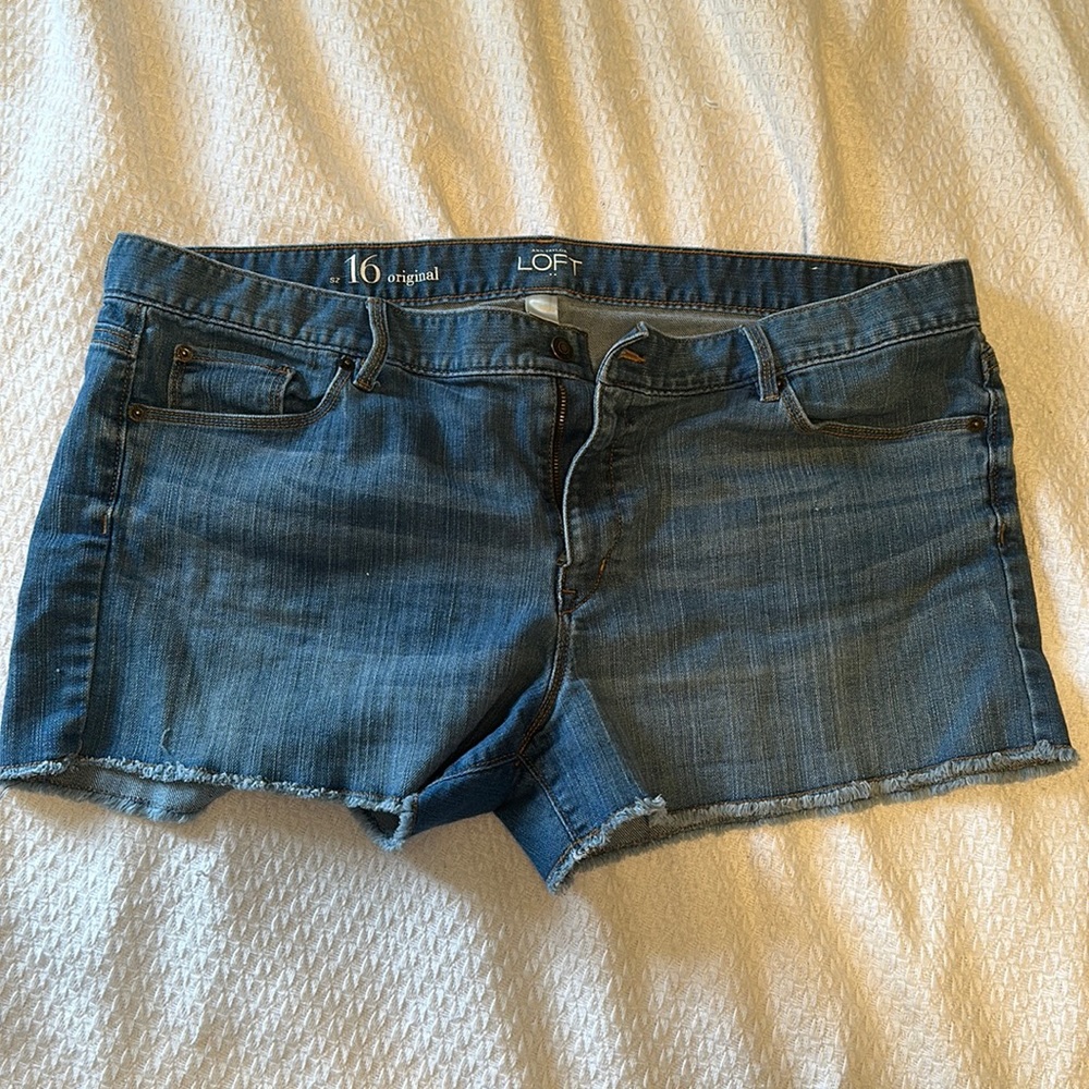 Ann Taylor LOFT Jean shorts🌻
